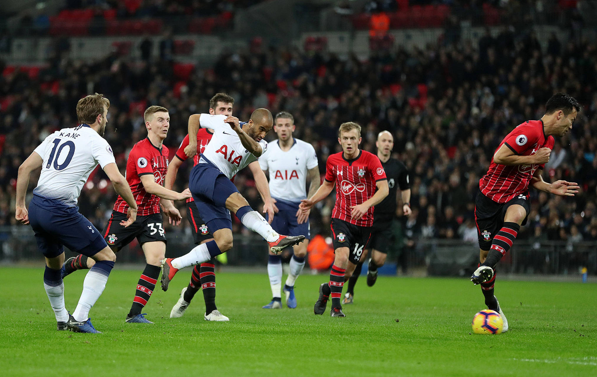 马卡：范迪克加盟被皇马很快否决，球队不会花大价钱买中卫.